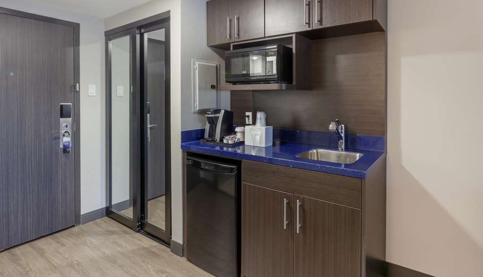 Zimmer - GLō Best Western Mississauga Corporate Centre