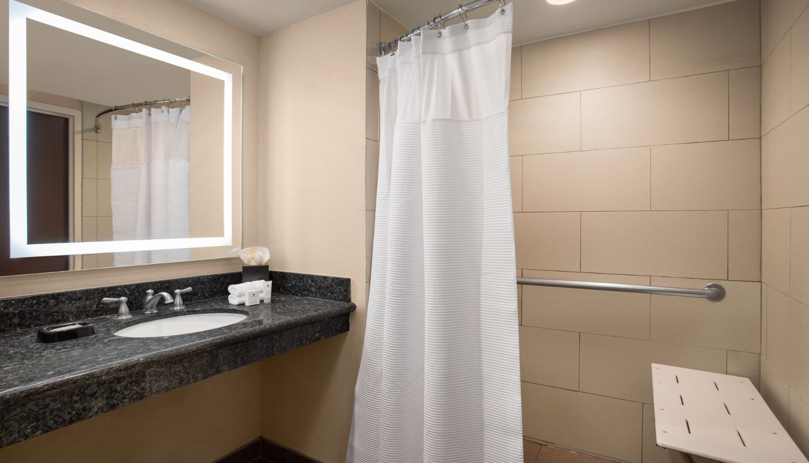 Zimmer - Crowne Plaza LOS ANGELES HARBOR HOTEL by IHG