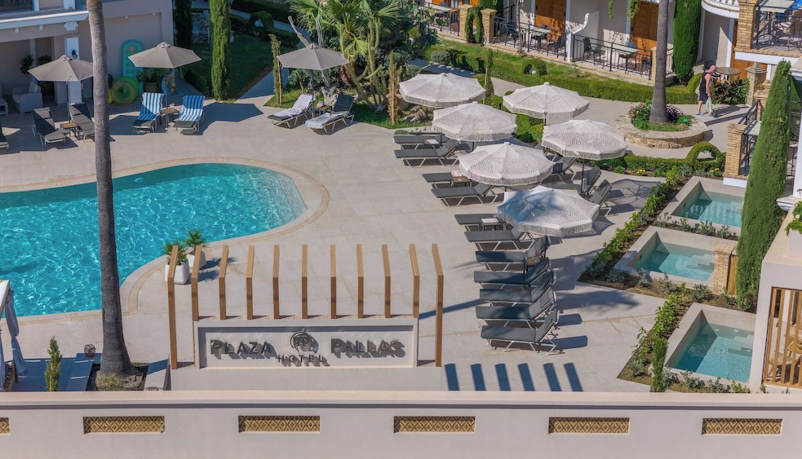 Pool - Plaza Pallas