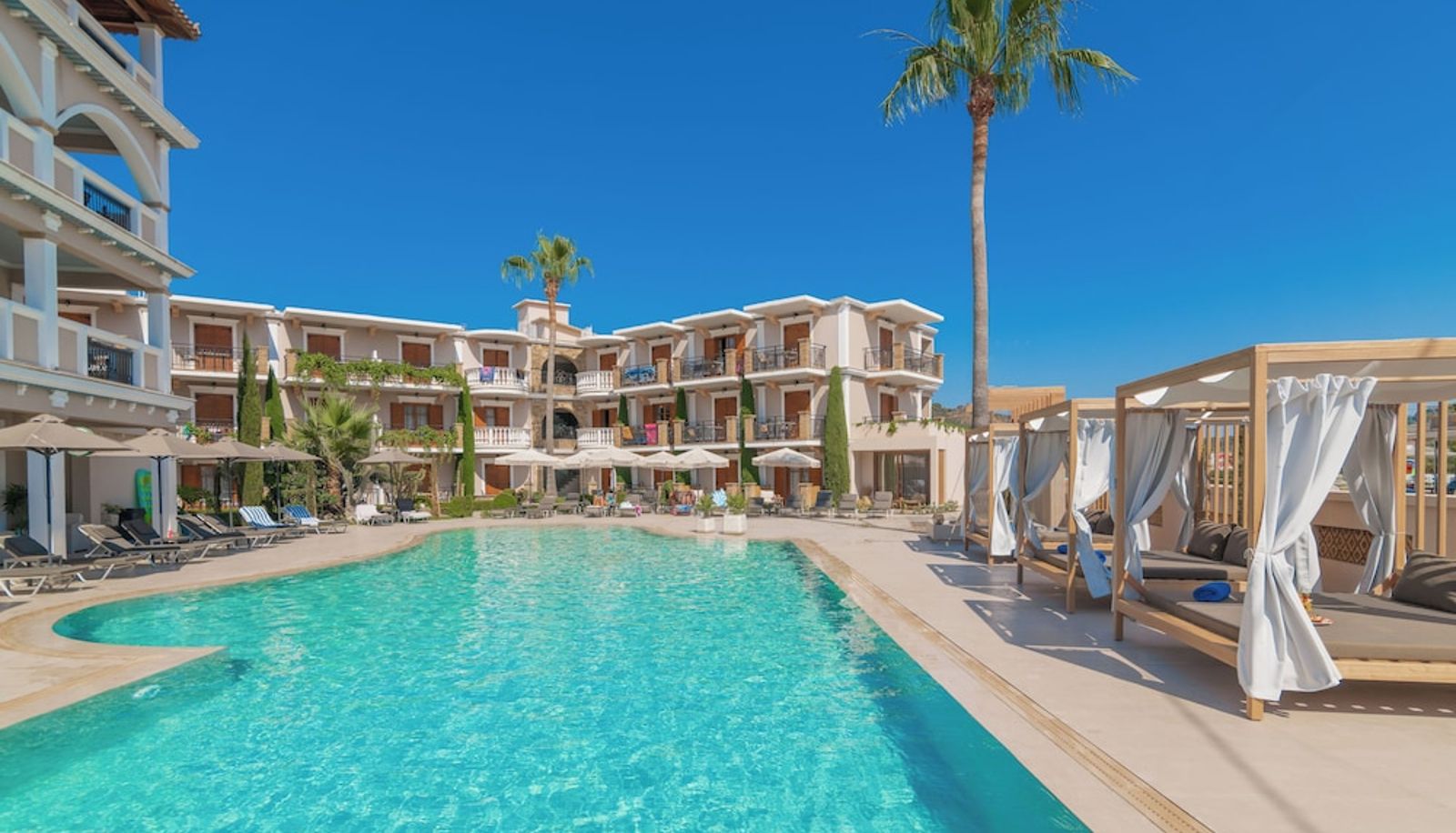 Pool - Plaza Pallas
