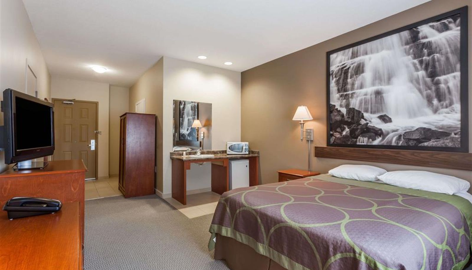 Room - Super 8 by Wyndham Abbotsford BC