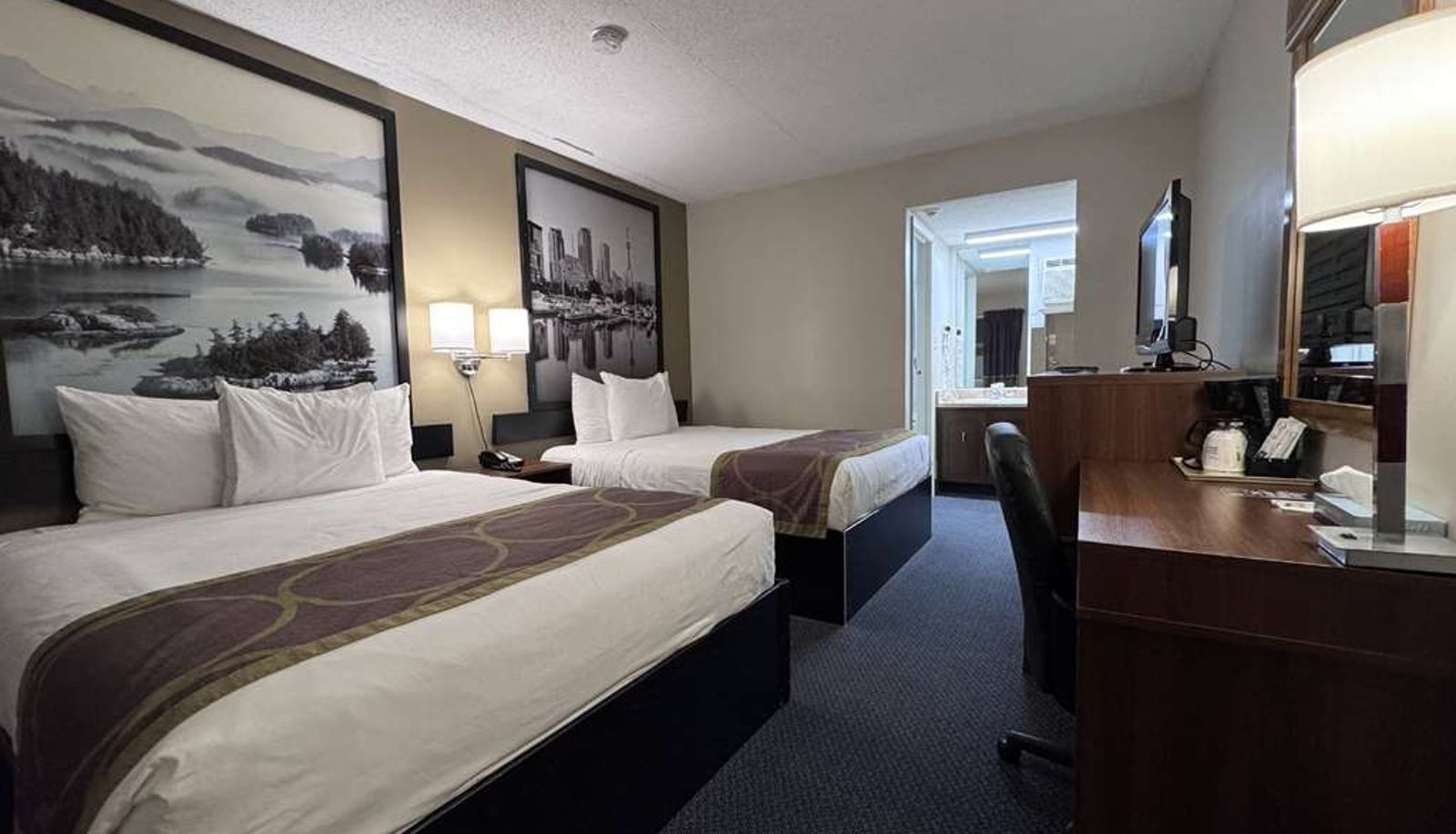 Room - Super 8 by Wyndham Guelph
