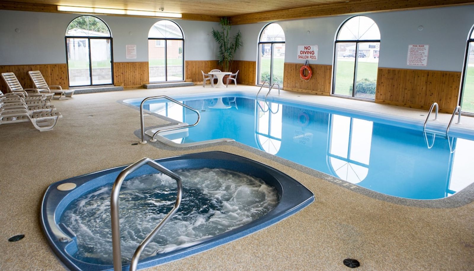 Zwembad - Super 8 by Wyndham Port Elgin