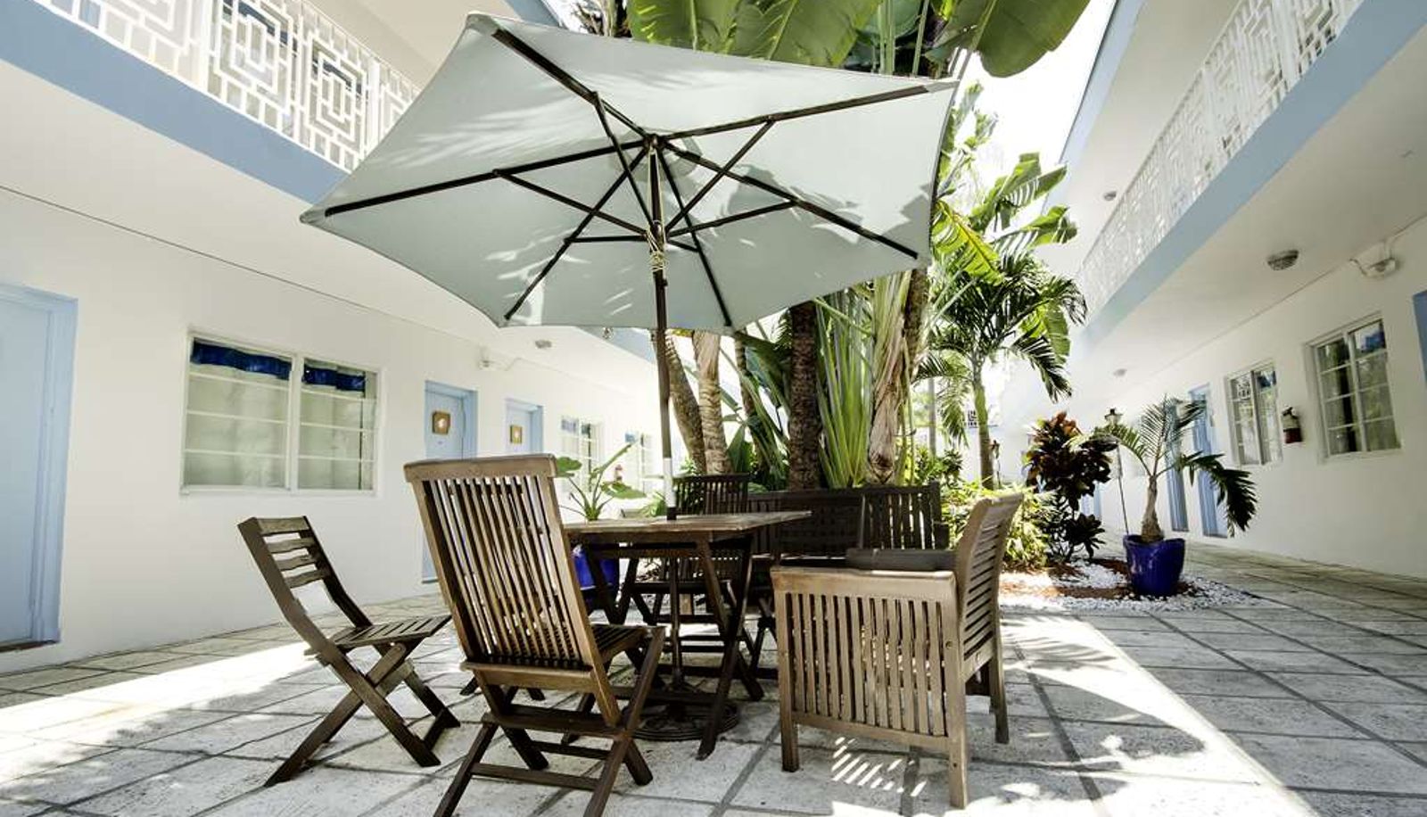 Interior view - Aqua Hotel and Suites