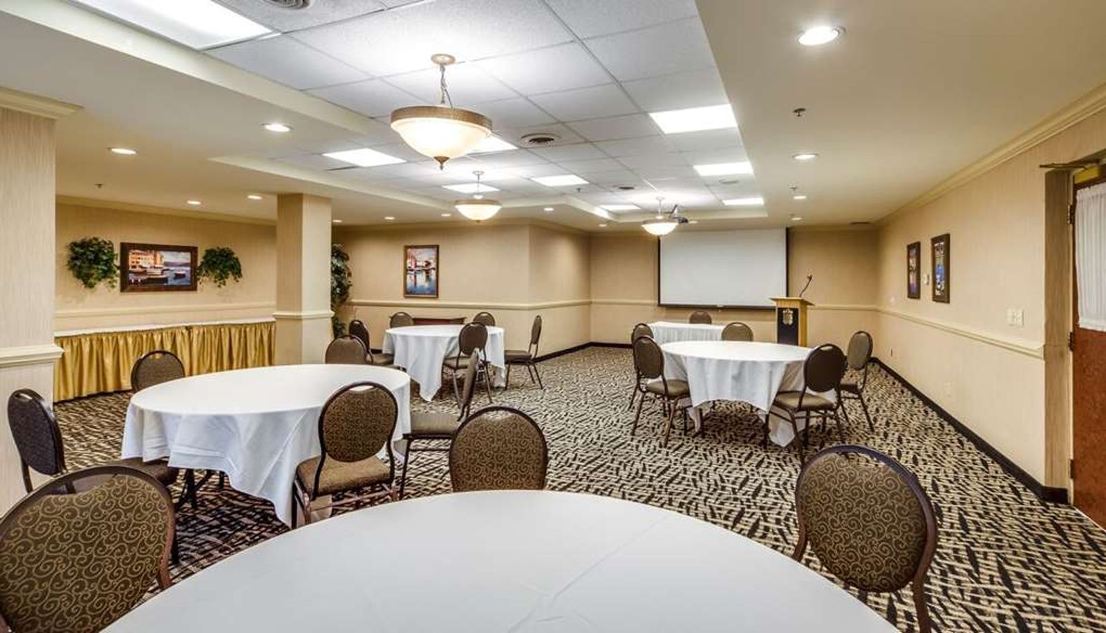 Info - Monte Carlo Inn Brampton Suites