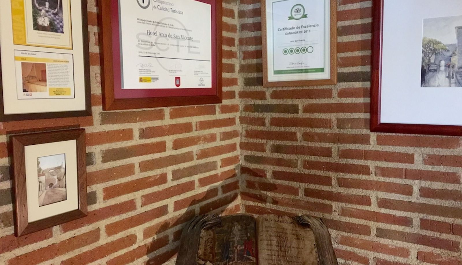 Hall - Arco San Vicente