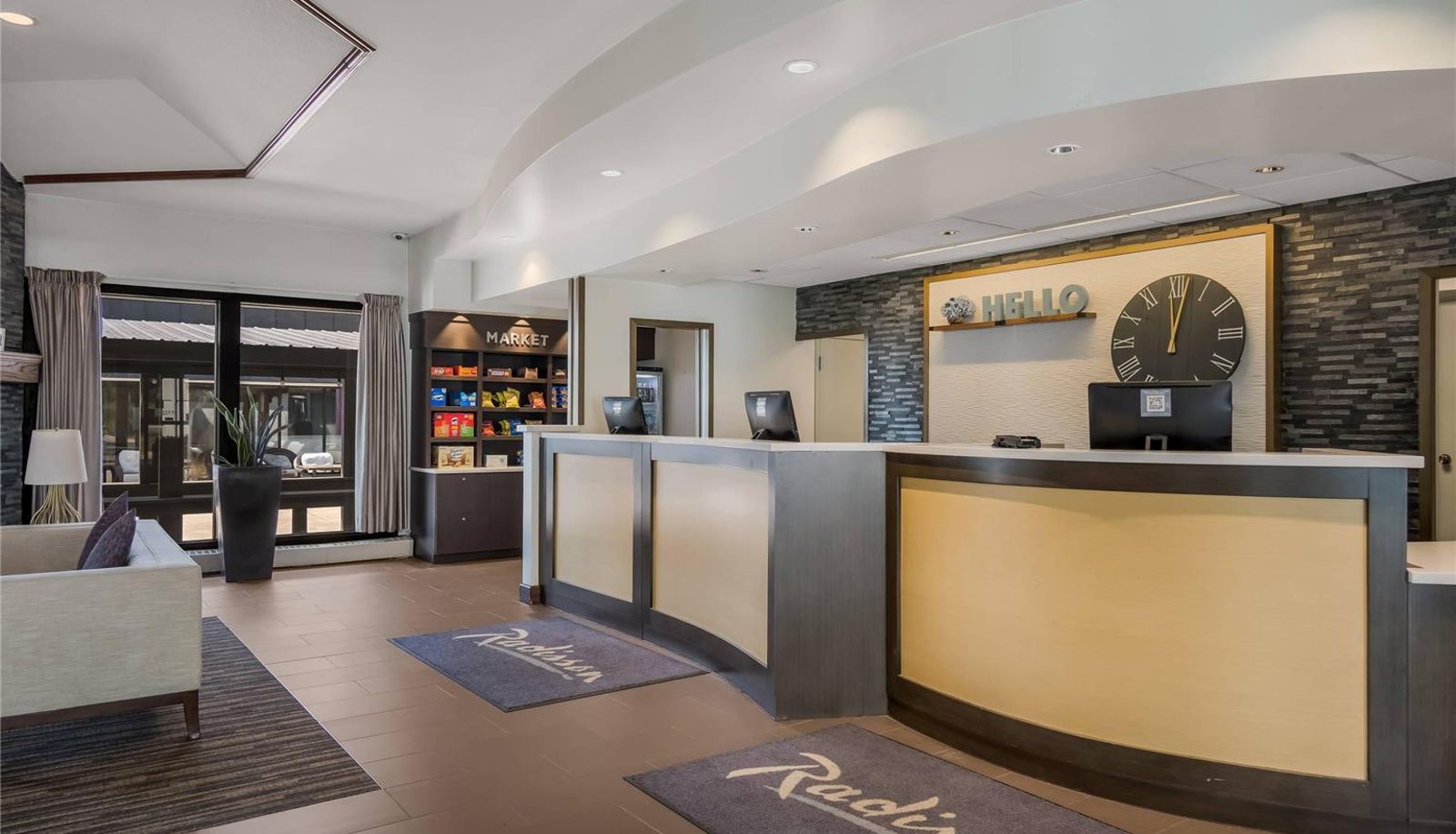 Hal - Radisson Hotel Grand Rapids Riverfront