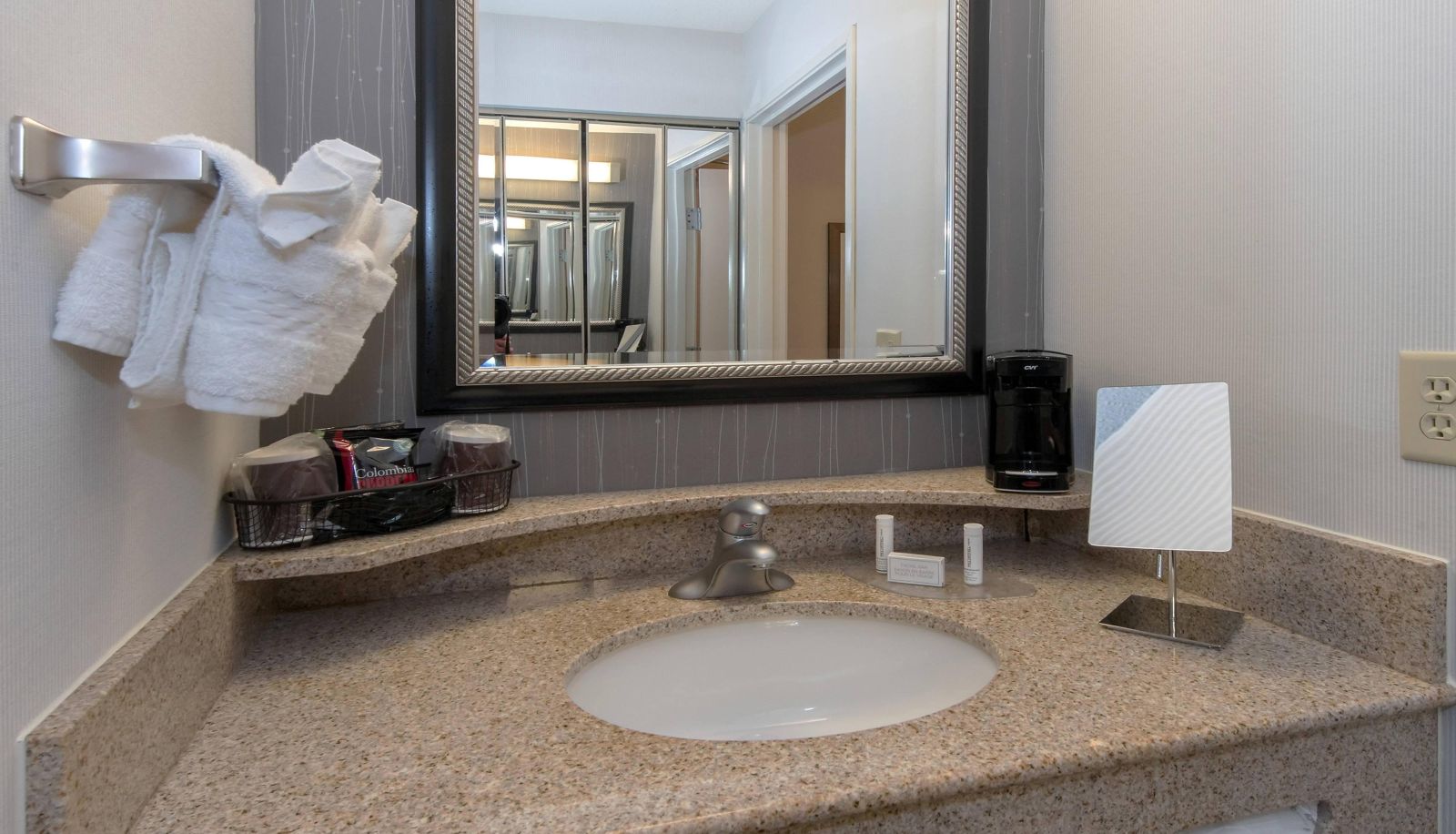 Zimmer - Courtyard by Marriott Albany