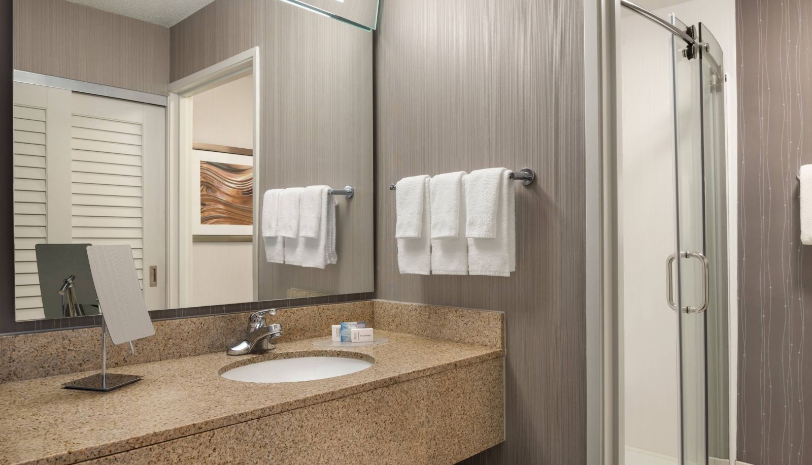 Zimmer - Courtyard by Marriott Chicago Bloomingdale