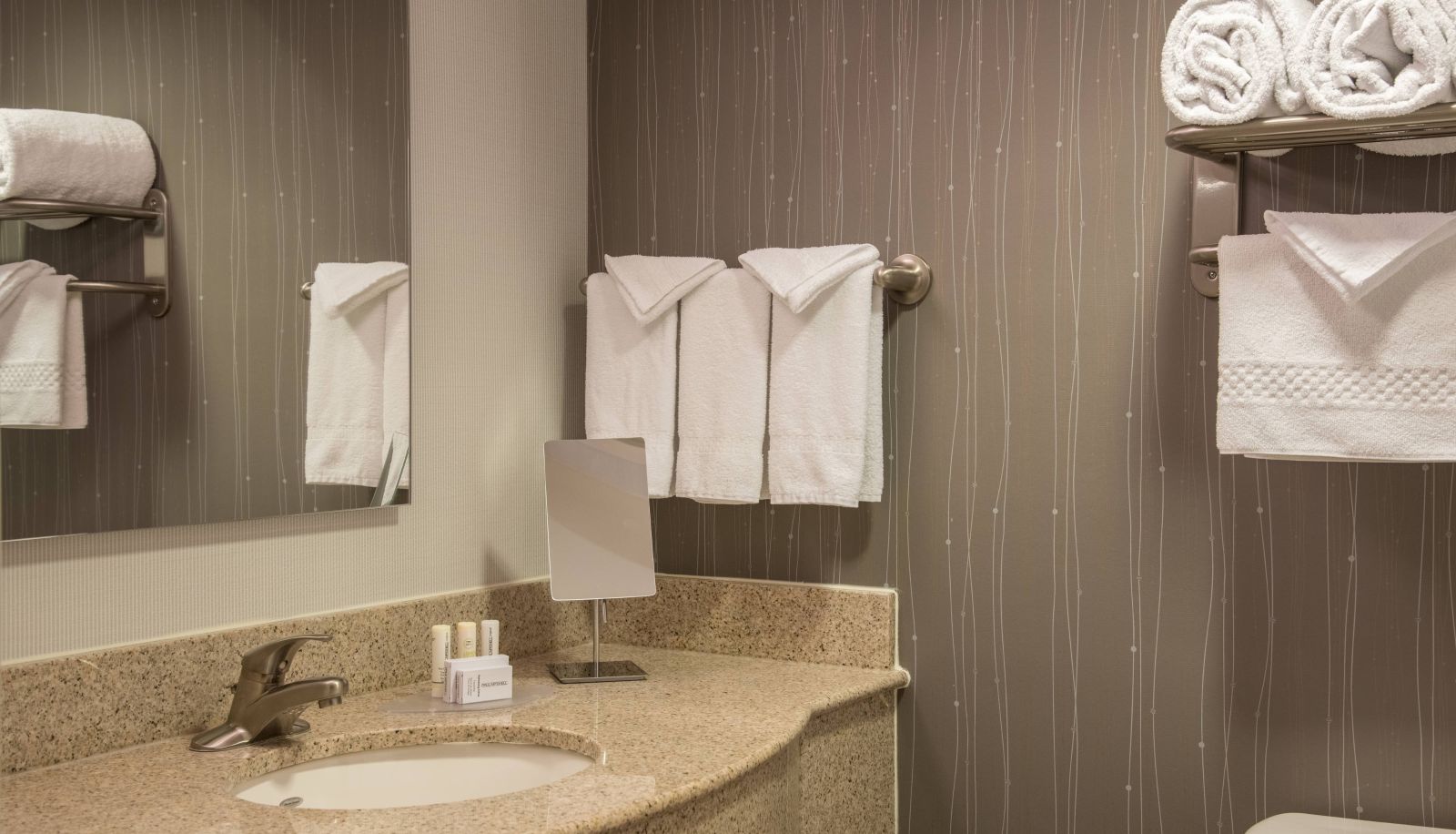Zimmer - Courtyard by Marriott Chapel Hill