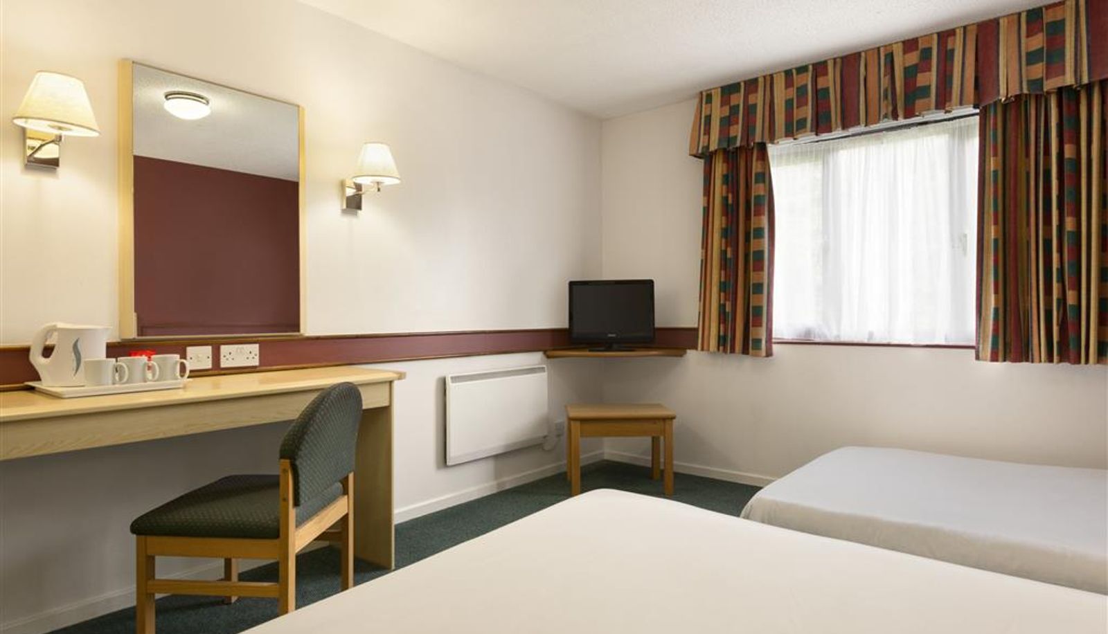 Zimmer - Days Inn by Wyndham Bradford M62 Welcome Break Service Area