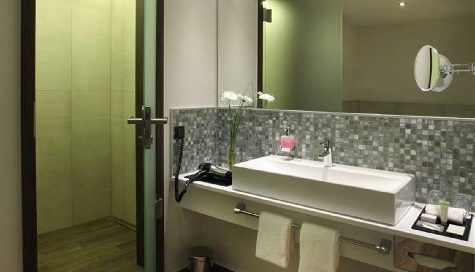 Camera - Lindner Hotel Cologne City Plaza part of JdV by Hyatt