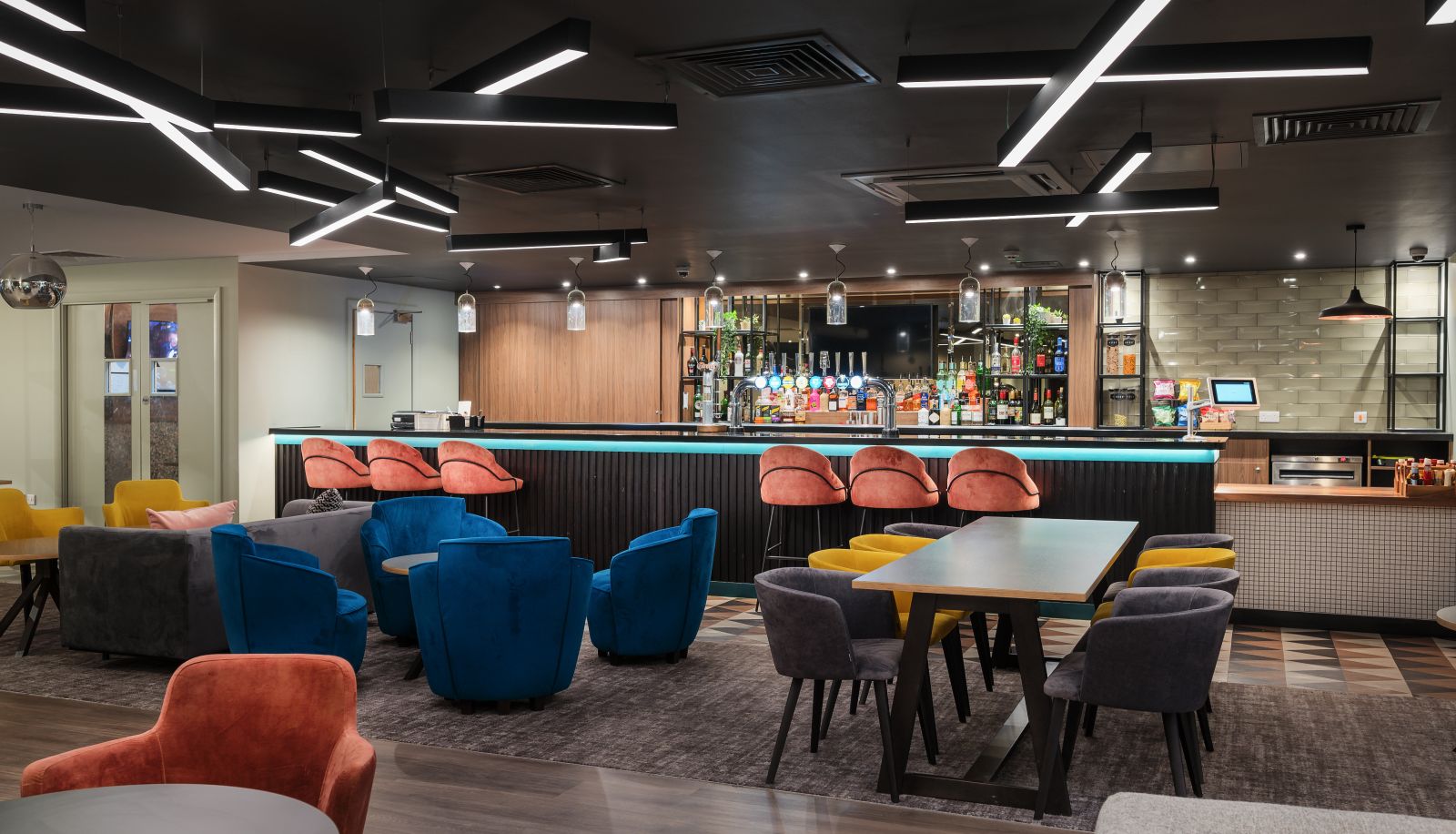 Bar - Holiday Inn ROCHESTER - CHATHAM by IHG