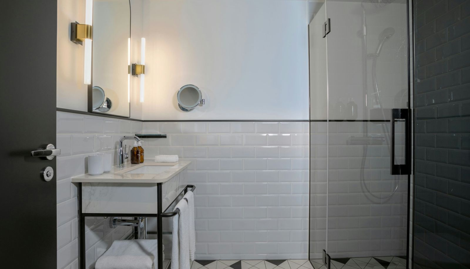 Camera - Neues Schloss Privat Hotel Zurich Autograph Collection