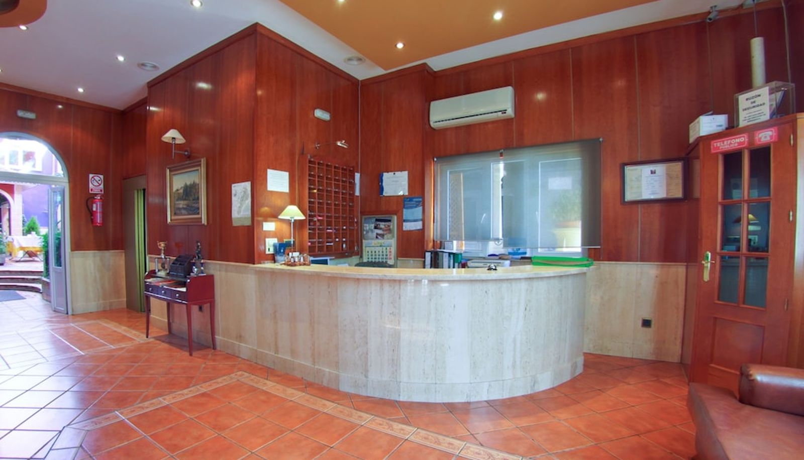 Reception - Hotel Plaza Manjon