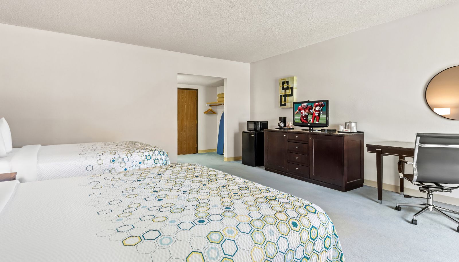 Room - HomeTowne Studios Ridgecrest