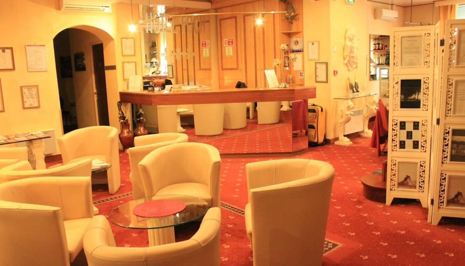 Hall - Hotel Foch