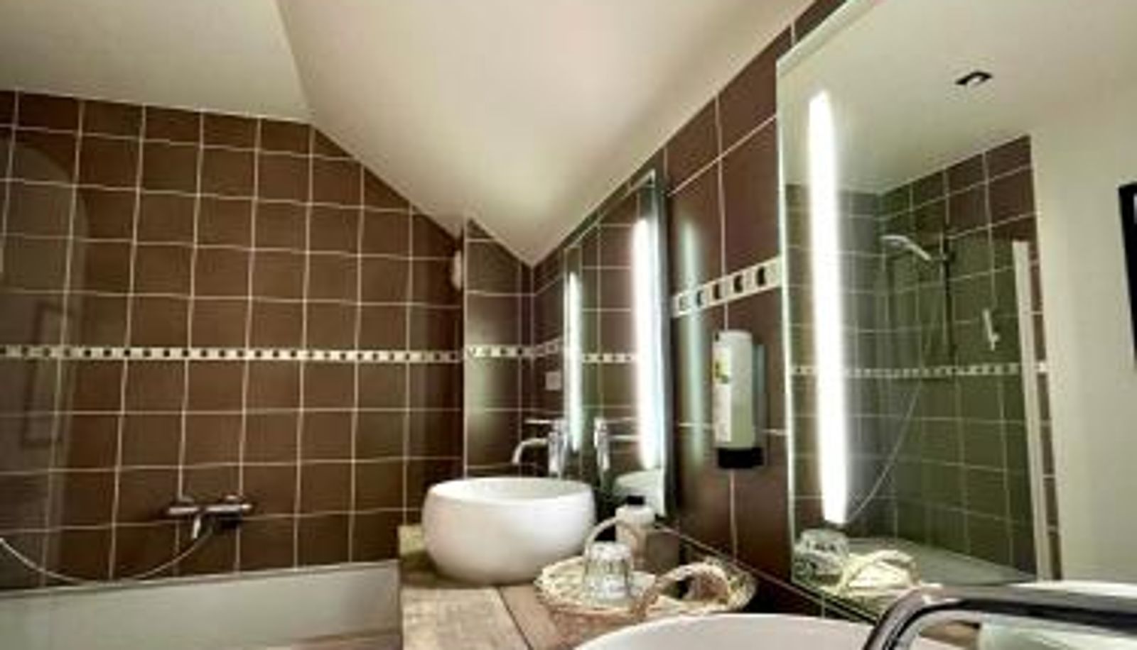 Bathroom - de la Chapelle