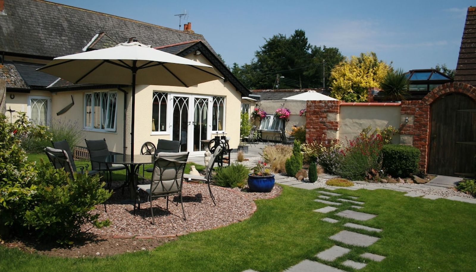 Tuin - Salty Monk Hotel