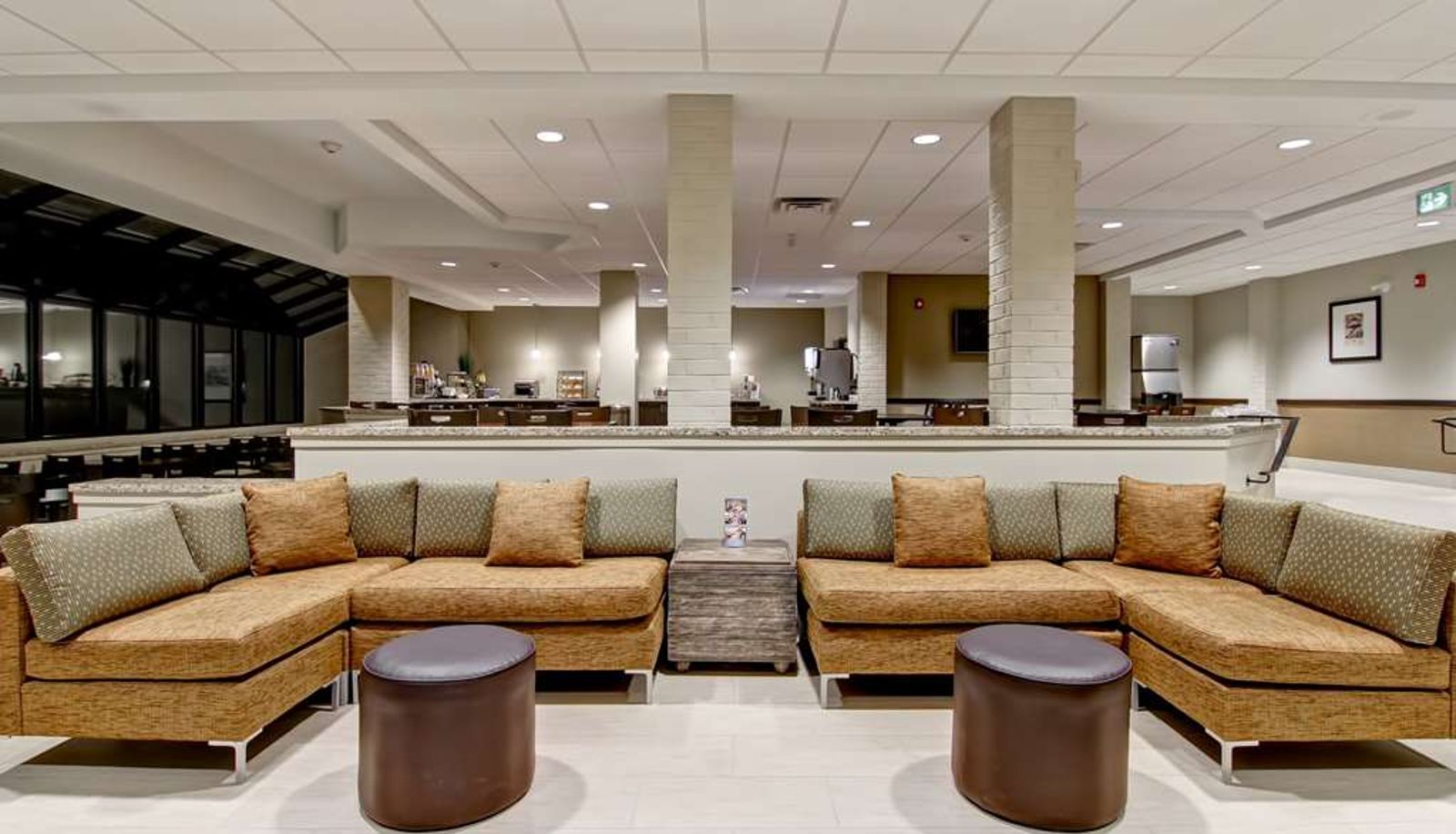 Hall - Best Western London Airport Inn & Suites