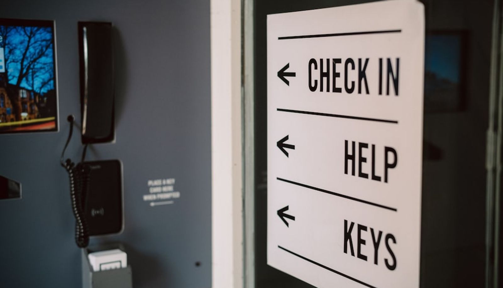 Recepcja - The 1852 - Self Check-in