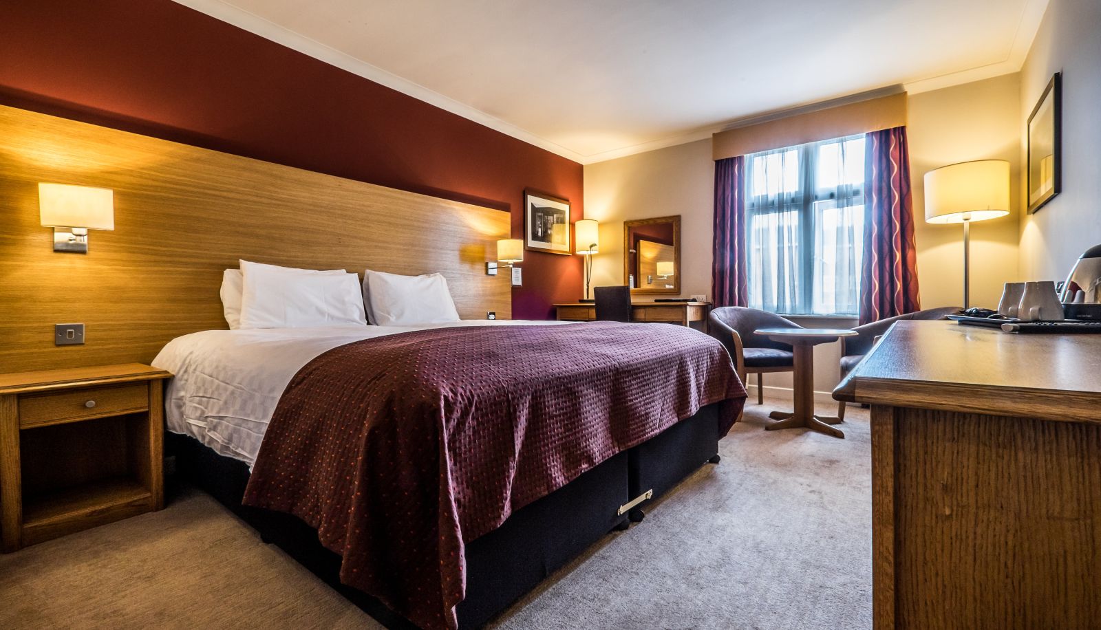 Camera - The Bridge Hotel Greenford