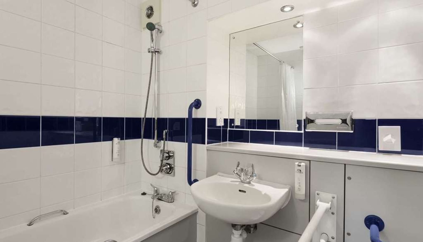 Camera - Days Inn by Wyndham Abington M74