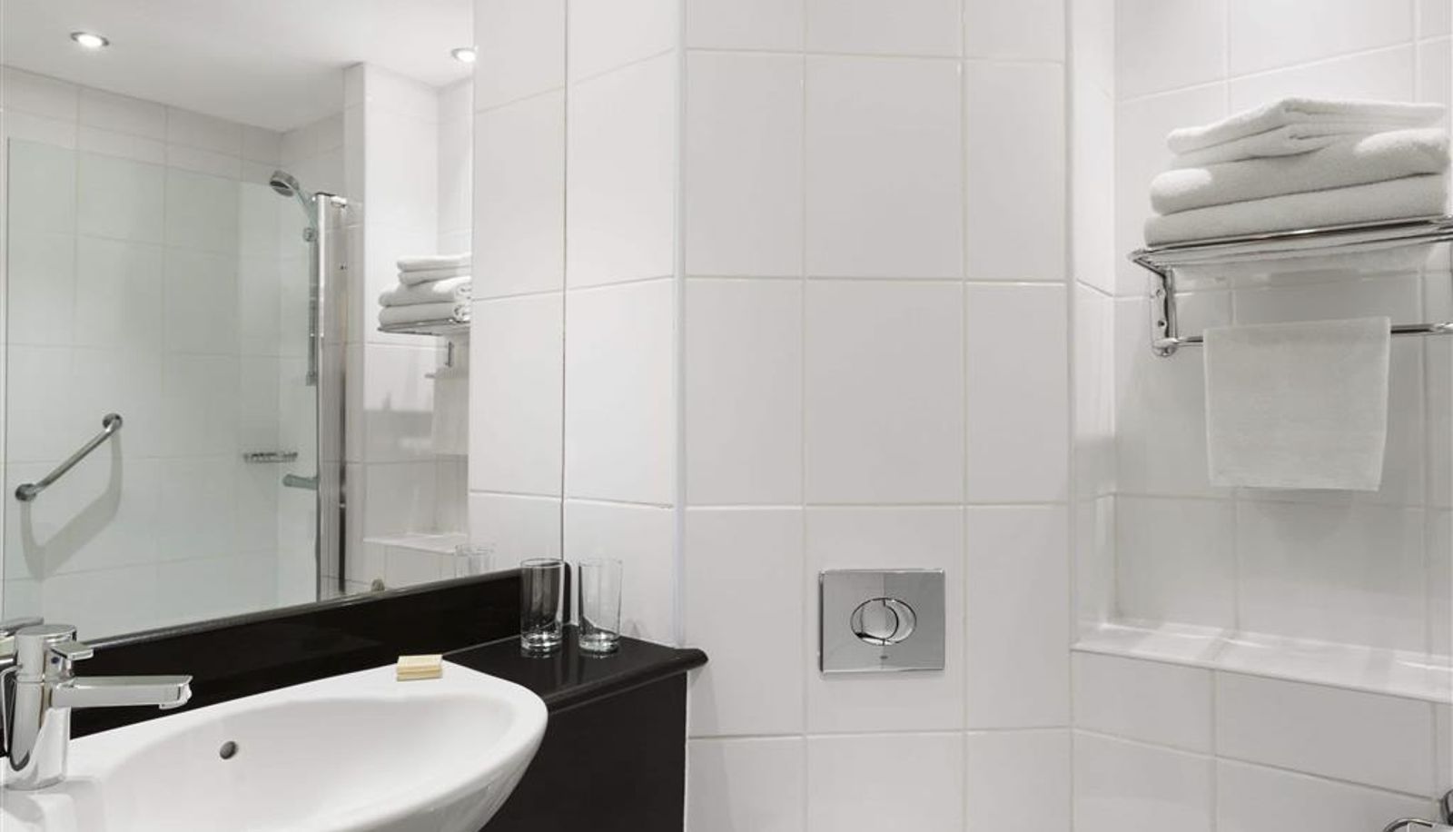Room - Ramada by Wyndham Hounslow - Heathrow East