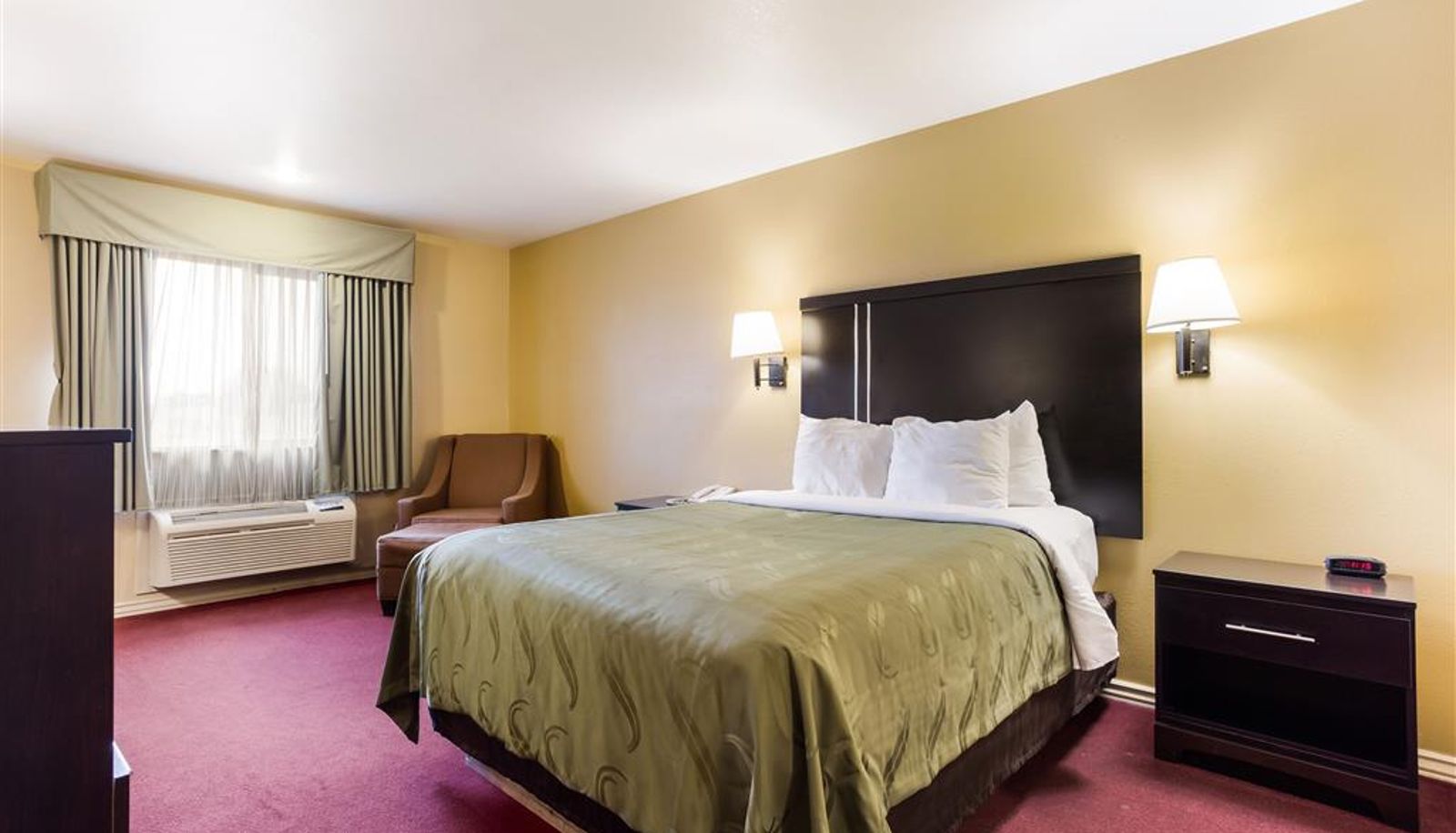 Room - Quality Inn Airport