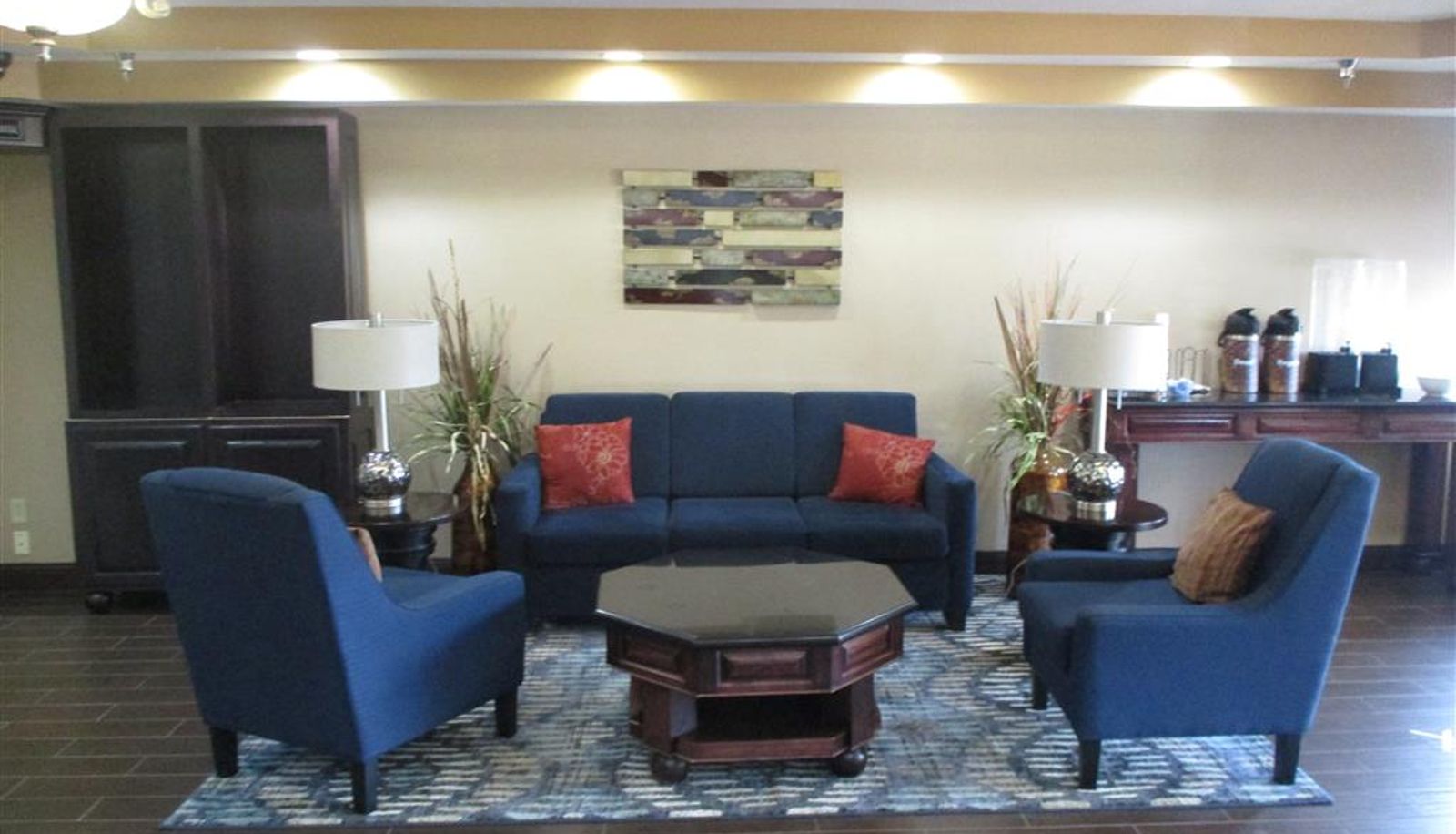 Hall - Best Western Emporia Inn