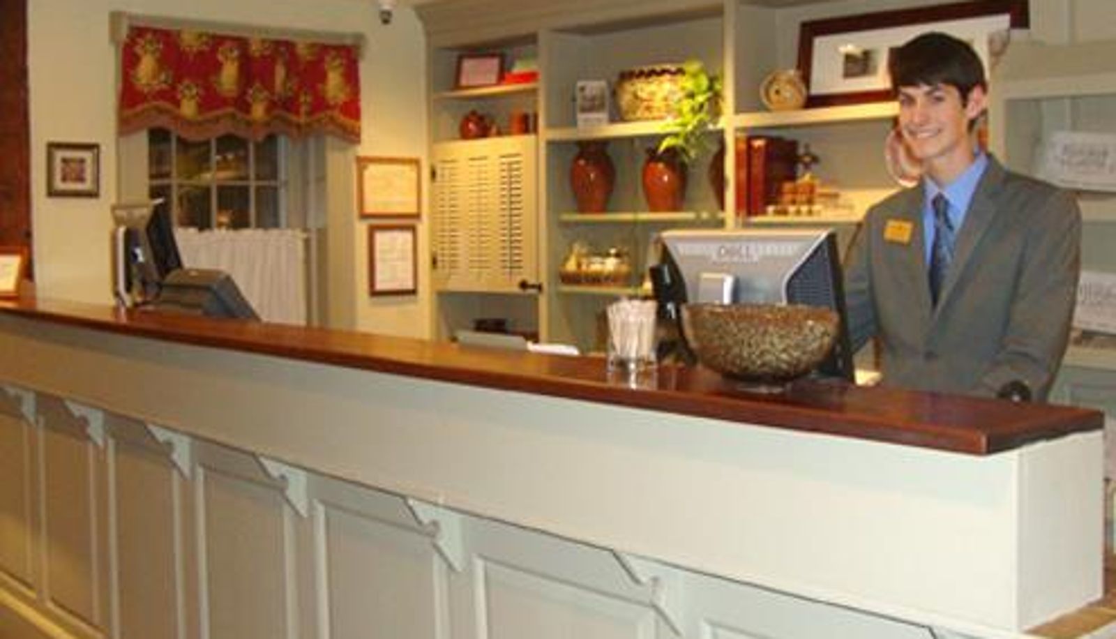 Lobby - STURBRIDGE HOST HOTEL AND CONFERENCE CEN