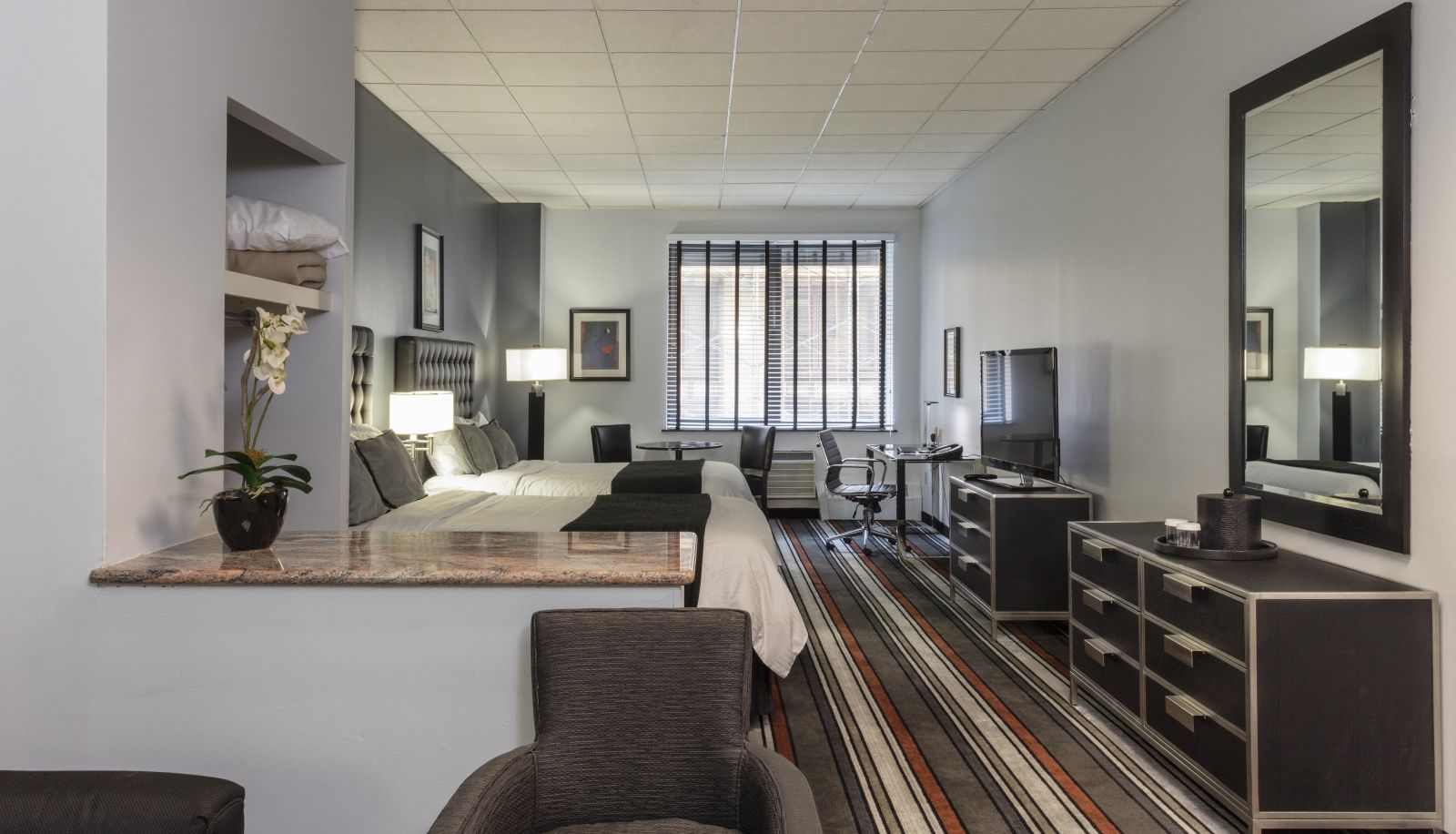 Room - Broadway Plaza Hotel