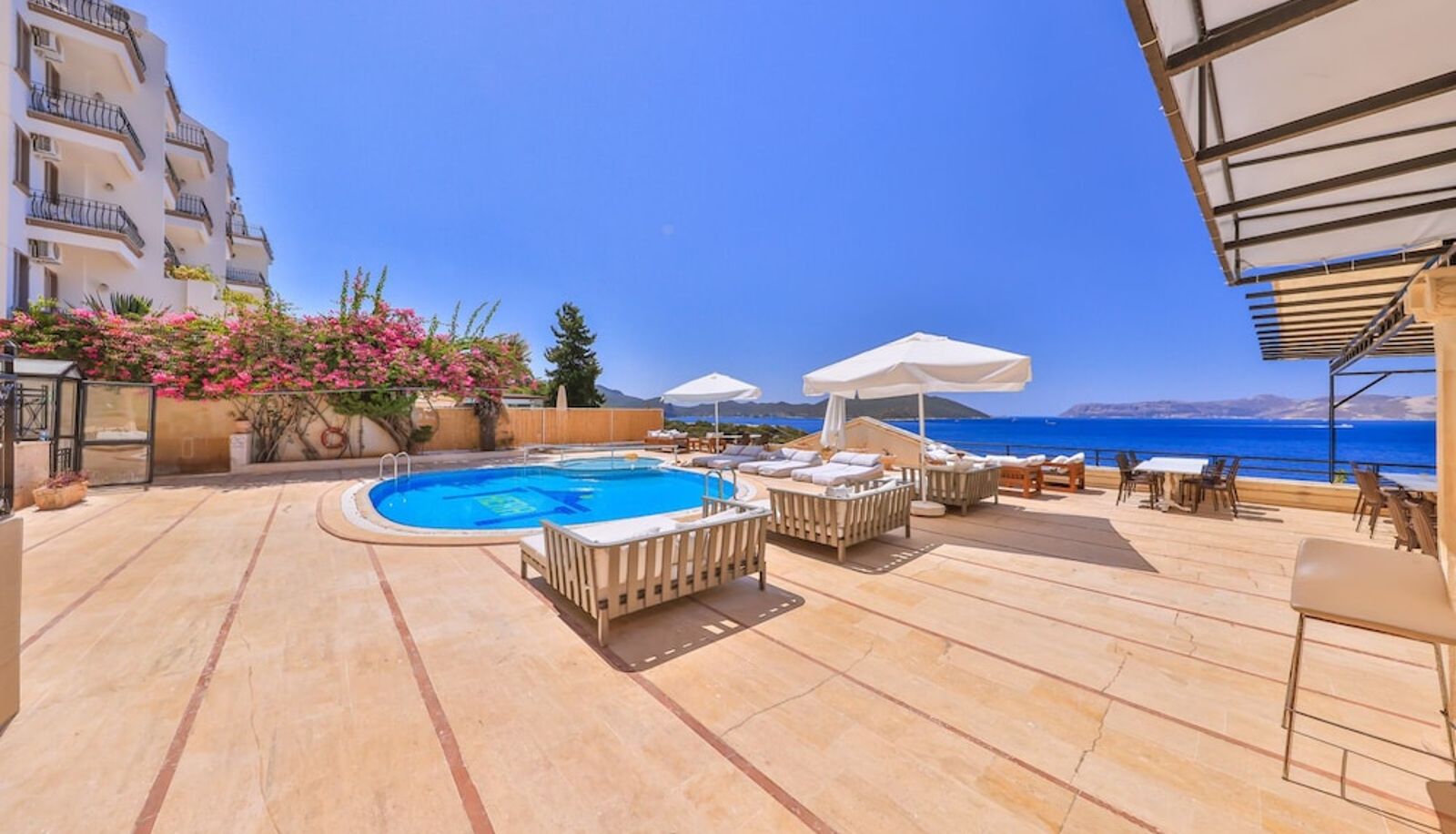 Pool - Hera Hotel