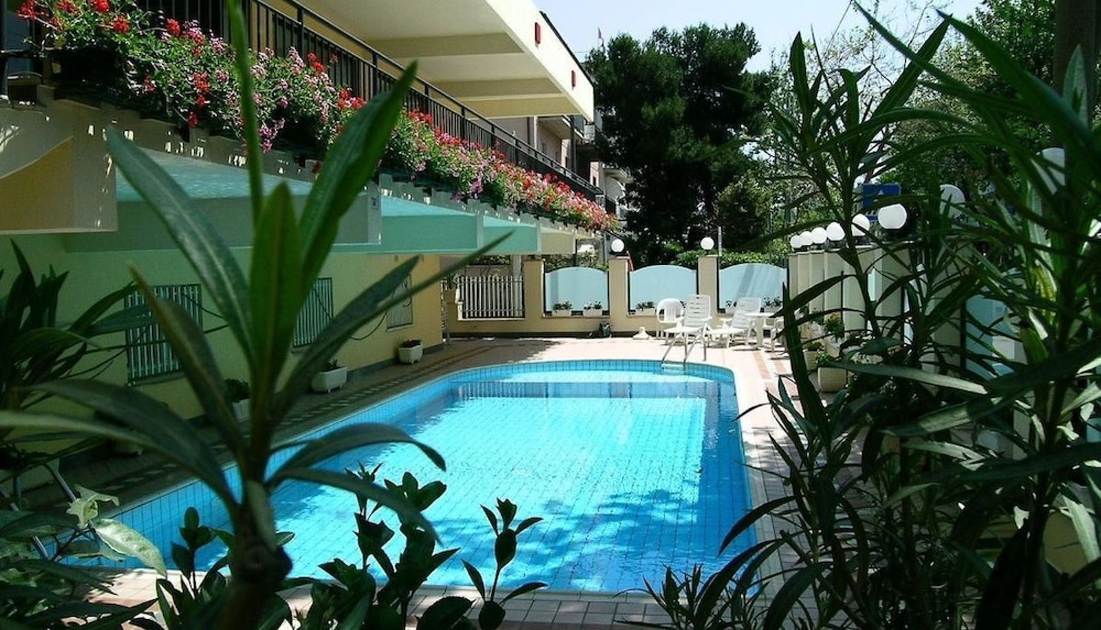 Basen - Hotel Artide