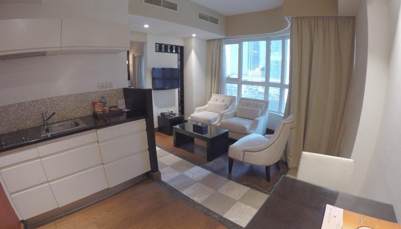 Zimmer - Number One Tower Suites
