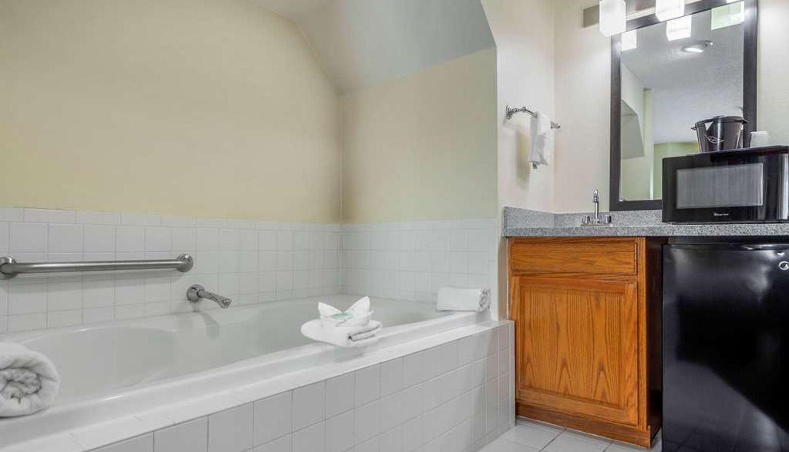 Room - Sleep Inn & Suites Omaha Airport