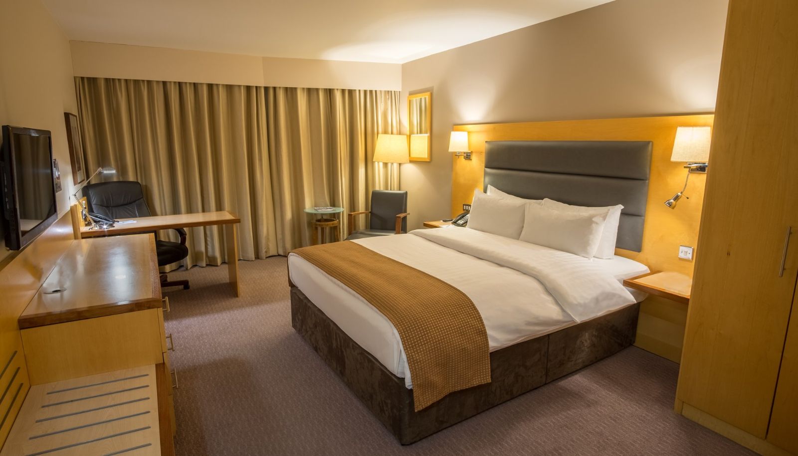 Zimmer - Holiday Inn LONDON - BRENTFORD LOCK by IHG