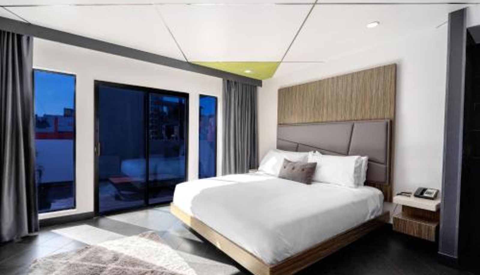 Zimmer - The Moment Hotel