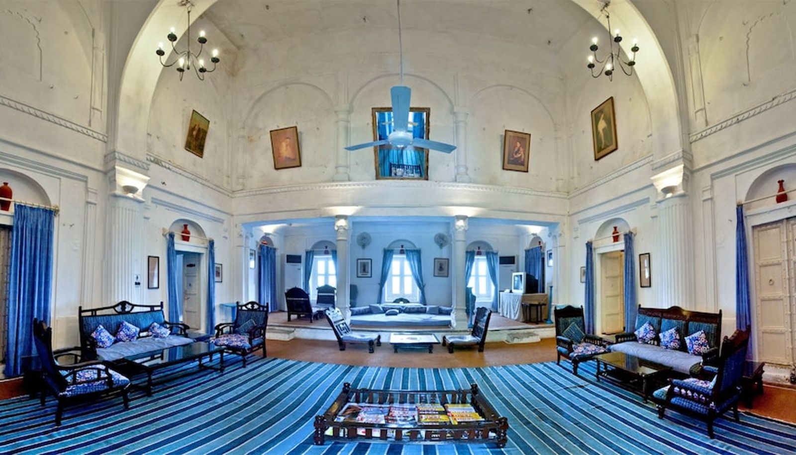 Salón - Neemrana's - Hill Fort - Kesroli