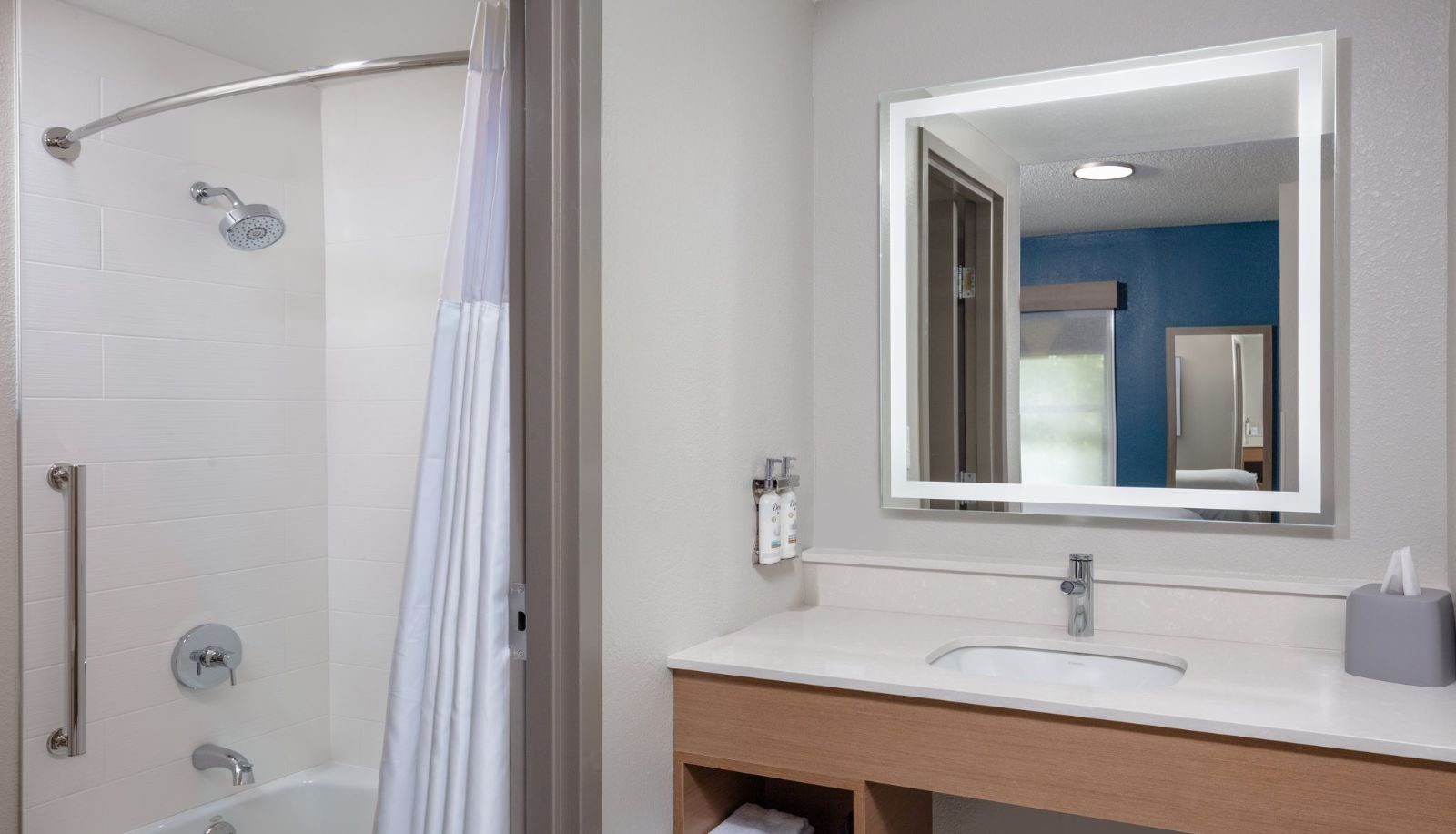 Room - Candlewood Suites BUILDING 2020