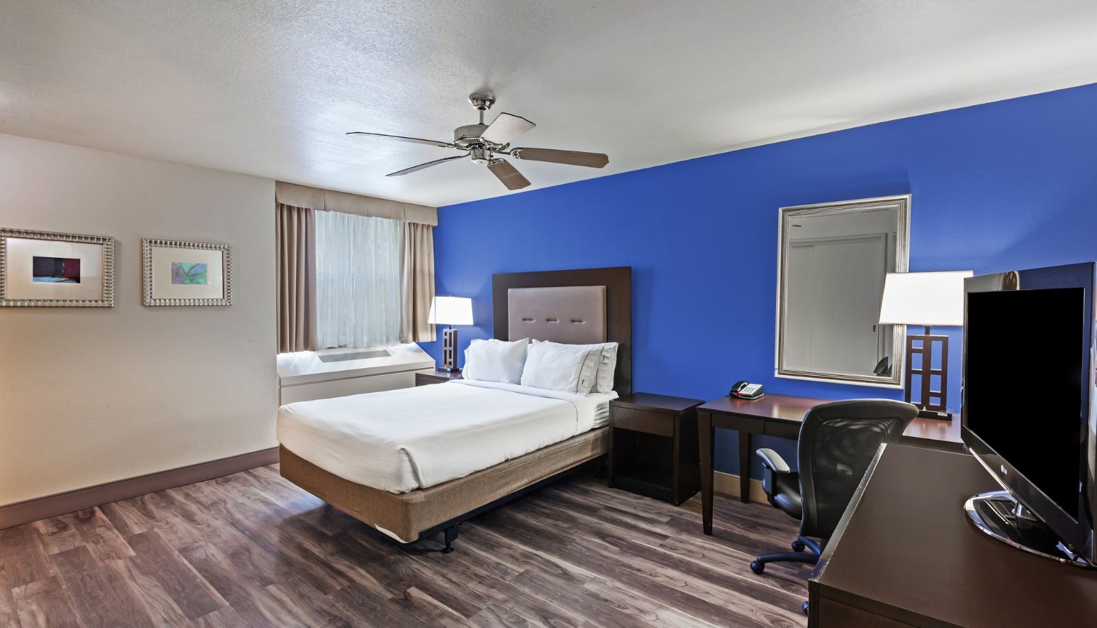 Zimmer - Holiday Inn Express KEITH WARE HALL