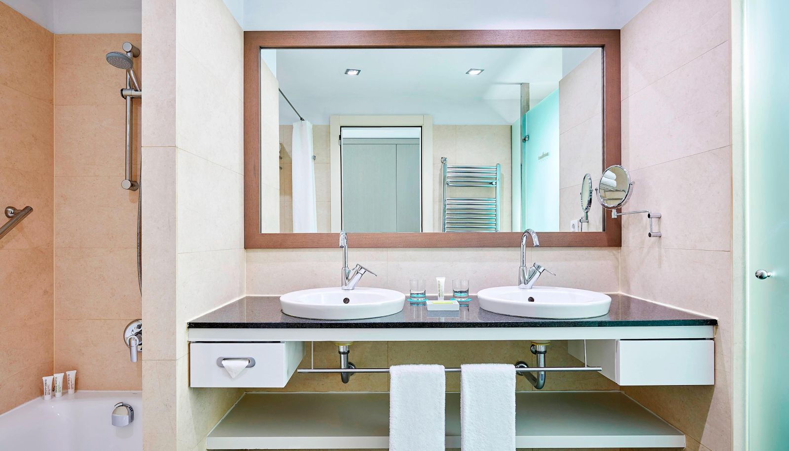Room - Le Meridien Ra Beach Hotel and Spa