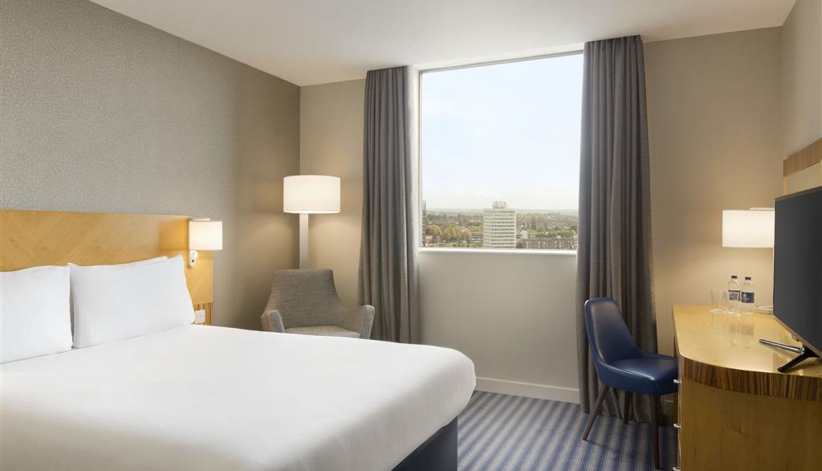 Camera - Ramada Hotel & Suites by Wyndham Coventry The Butts Earlsdon