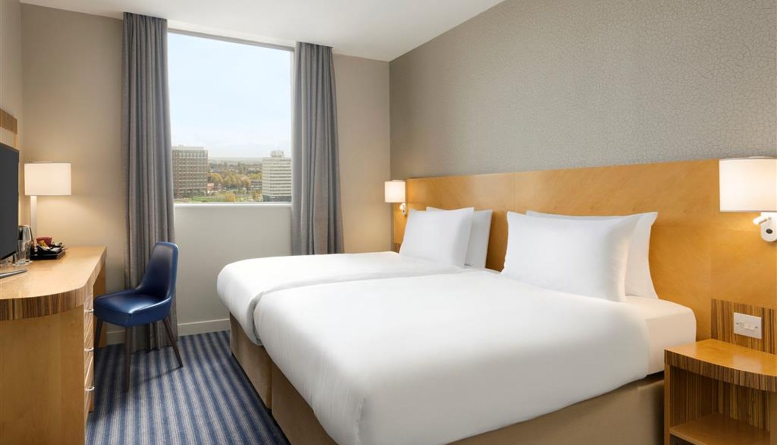 Camera - Ramada Hotel & Suites by Wyndham Coventry The Butts Earlsdon