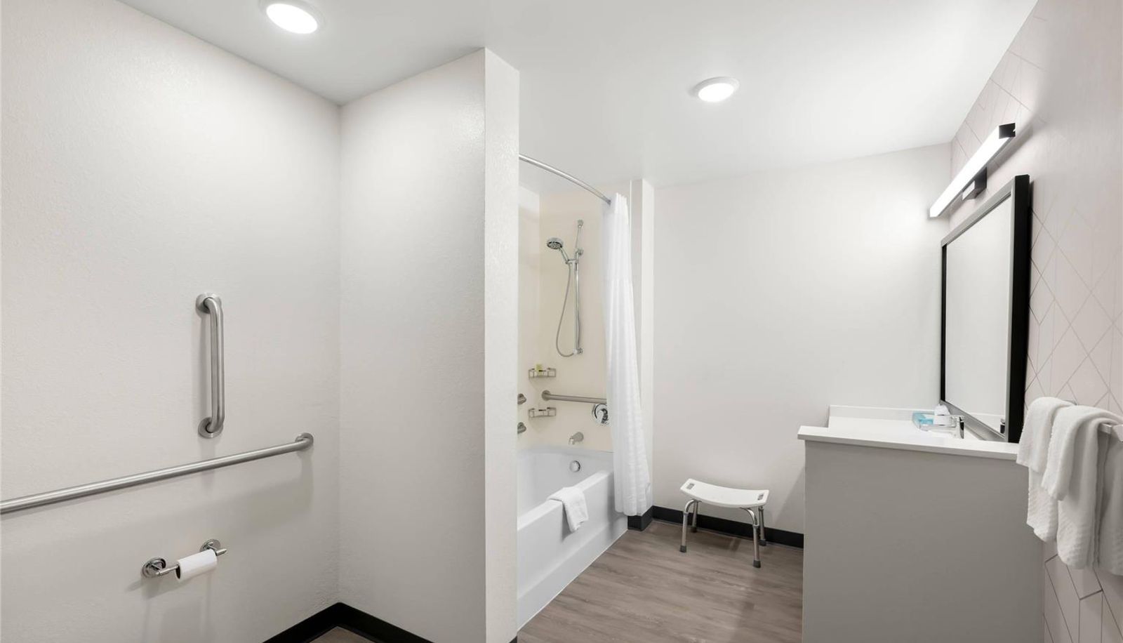 Room - Everhome Suites Portsmouth - Newington
