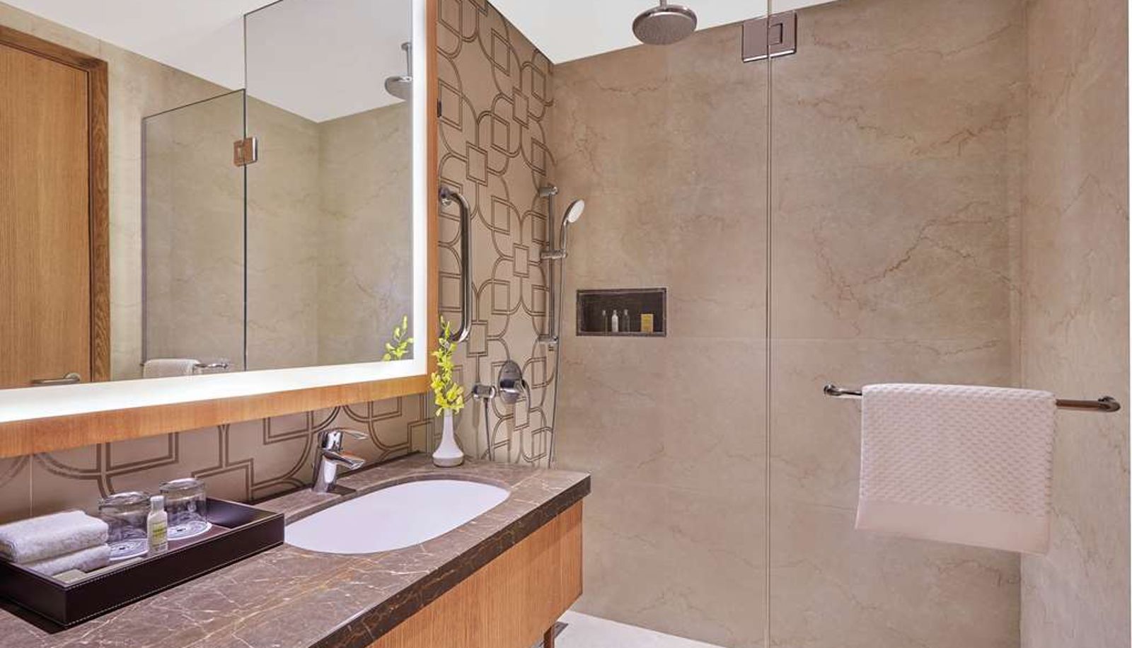 Kamer - DoubleTree by Hilton Varanasi