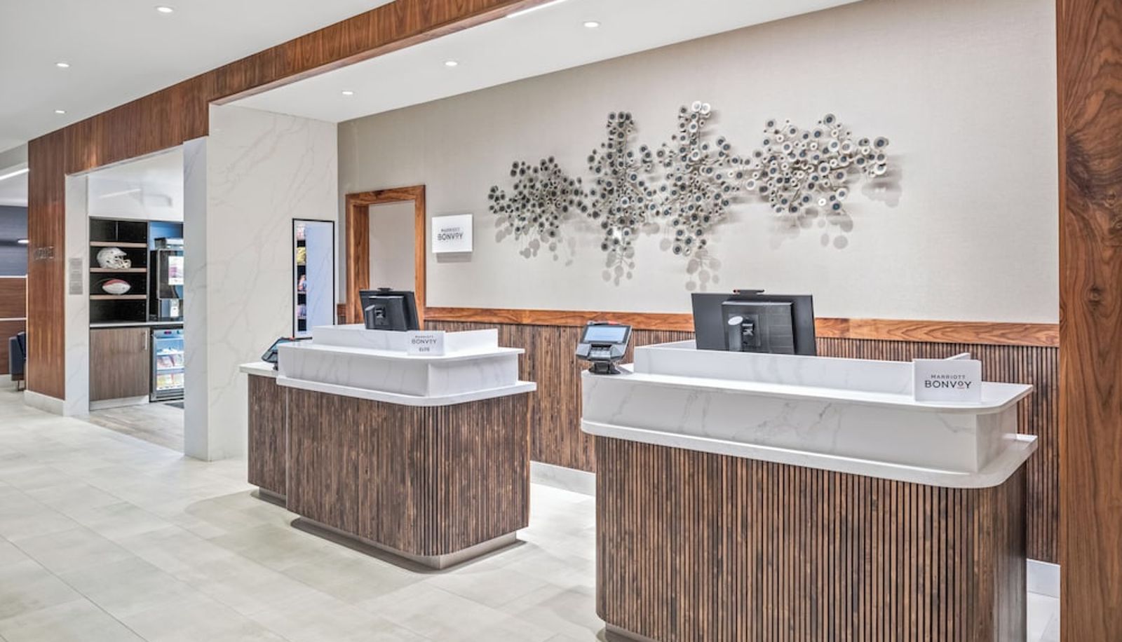 Rezeption - Courtyard by Marriott Woodland