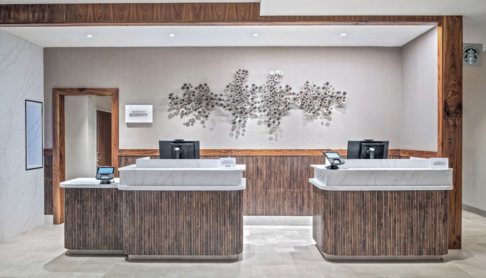 Rezeption - Courtyard by Marriott Woodland