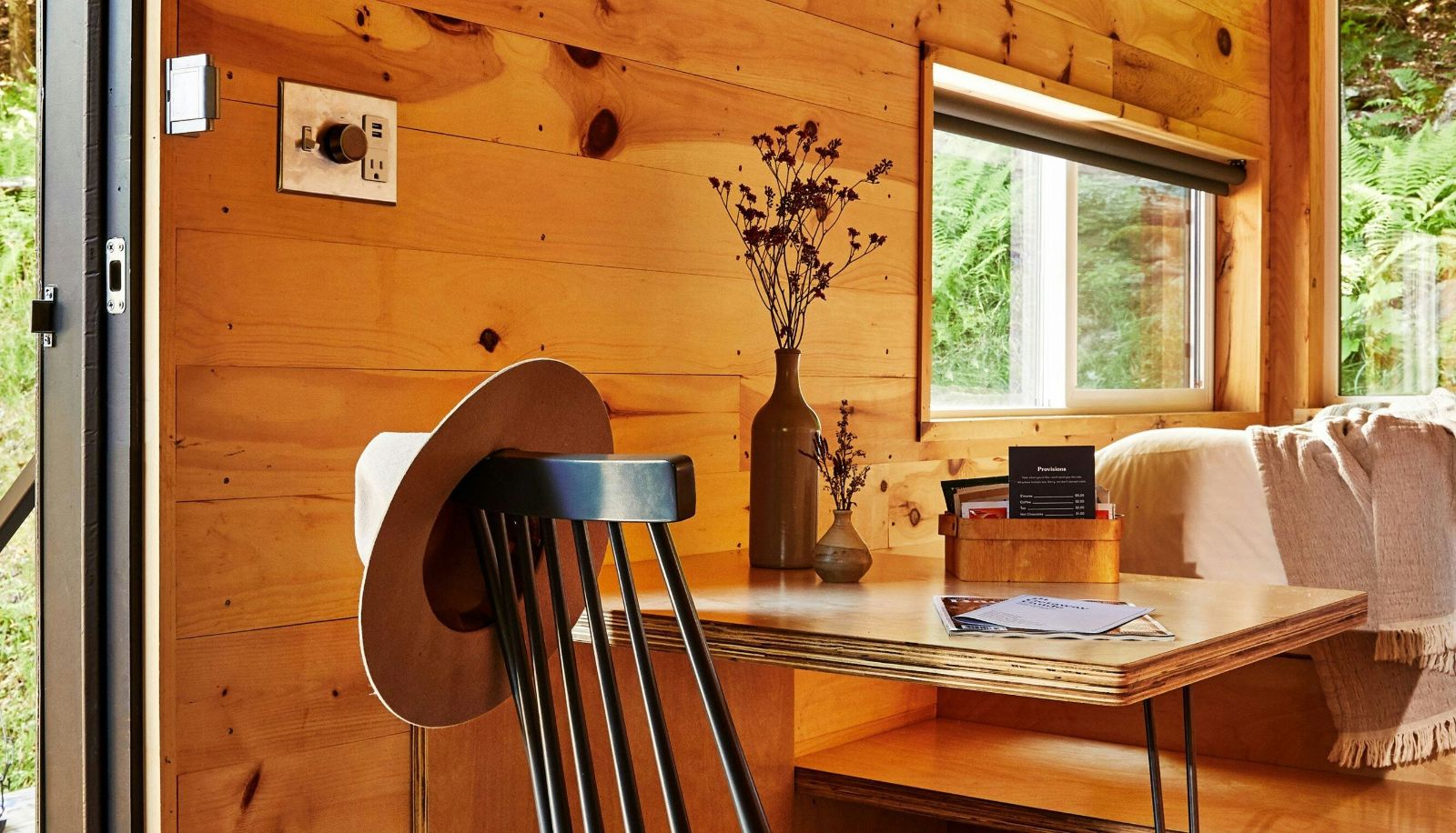 Room - POSTCARD CABINS THE THUMB OUTDOOR COLLE
