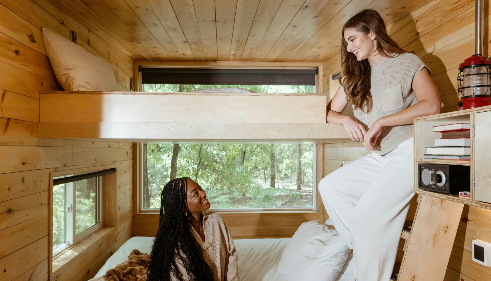 Room - POSTCARD CABINS THE THUMB OUTDOOR COLLE